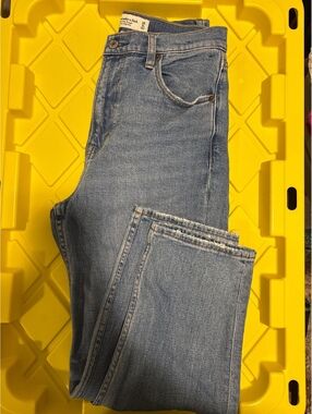 Abercrombie & Fitch The Ankle Straight Ultra High Rise 4 / 6